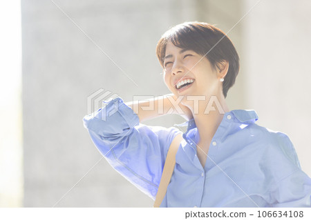微笑的女性肖像‖ 106634108