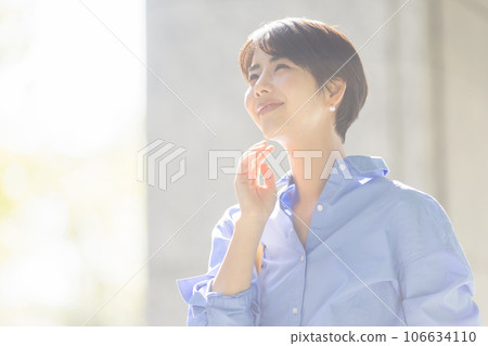 微笑的女性肖像‖ 106634110