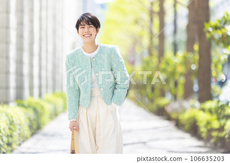 微笑的女性肖像‖ 106635203