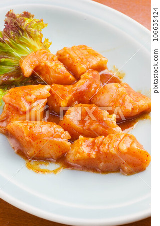 Upper rose and upper minnow 106635424