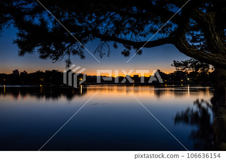 在福岡市中央區大濠公園拍攝的美麗夕陽 106636154