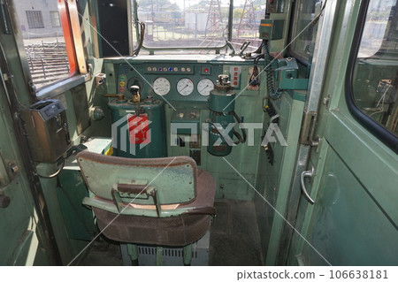 Driver's seat of the express train "Kiha 58 series diesel car" 106638181