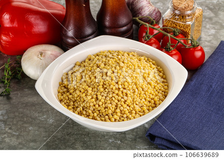 Dry ptitim heap in the bowl 106639689