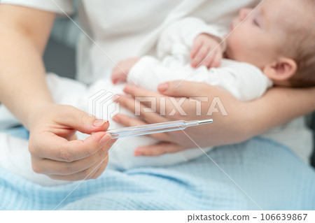 Mother utilizes mercury thermometer, Concept of classic health measures 106639867