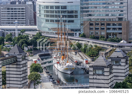 Walking around Minato Mirai 21 106640525
