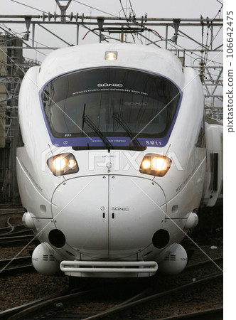 JR Kyushu 885 series limited express train (secondary car) 106642475