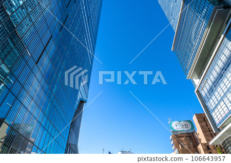 Tokyo cityscape in Japan Airplanes are reflected in Shibuya Scramble Square...Shibuya Hikarie is on the right 106643957