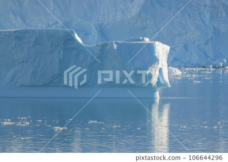 Paradise bay glaciers and mountains, Antartic peninsula, Antartica.. Paradise bay glaciers and mountains, Antartic peninsula, Antartica.. 106644296