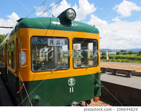 Niigata Kotsu Electric Railway Line Old Tsukigata Station Pumpkin Train Moha No. 11 electric passenger car (Moha 10 type No. 11) Niigata Kotsu Electric Railway Line Old Tsukigata Station Pumpkin Train Moha No. 11 electric passenger car (Moha 10 type No. 11) 106644829