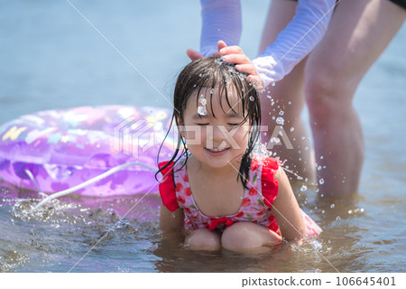 一個喜歡在夏天海裡游泳的女孩 一個喜歡在夏天海裡游泳的女孩 106645401
