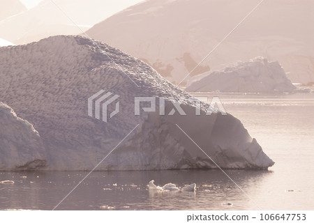 Paradise bay glaciers and mountains,  peninsula, Antartica.. 106647753