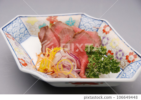 Meat dishes served for dinner at hot spring inns 106649448