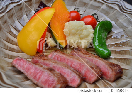 Marbled Japanese black beef loin steak served with warm vegetables Marbled Japanese black beef loin steak served with warm vegetables 106650014