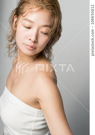 female, lady, woman 106650812