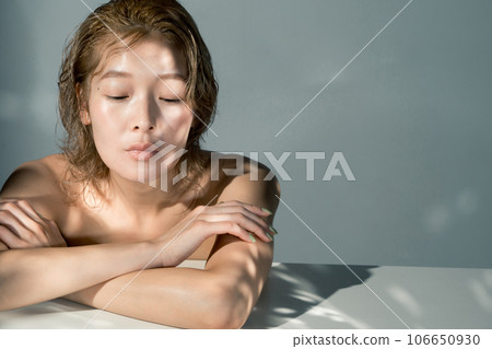 female, lady, woman 106650930