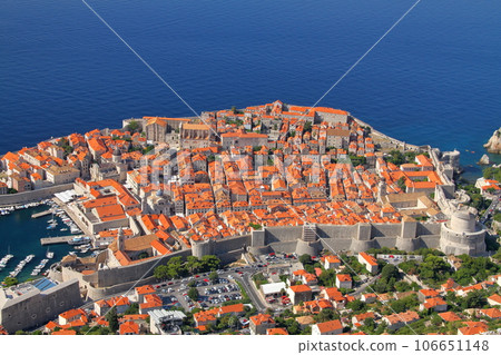 Dubrovnik, the world cultural heritage site of Croatia and the pearl of the Adriatic Sea, the old town surrounded by walls seen from Mount Srd 106651148