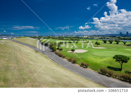 View of the riverbed golf course on the right bank of the Yodo River View of the riverbed golf course on the right bank of the Yodo River 106651710
