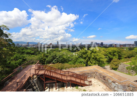 Fukuoka Castle View of Fukuoka Tower, Fukuoka Dome, and Ohori Pond from the castle tower 106651885