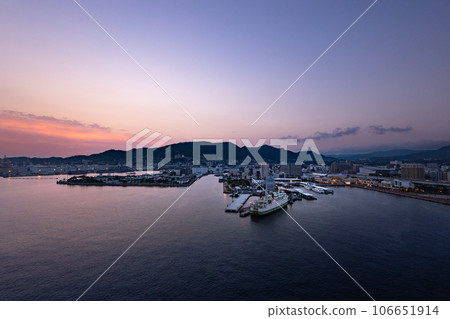 Sunset view from a boat in Sasebo Port, Nagasaki Prefecture 106651914
