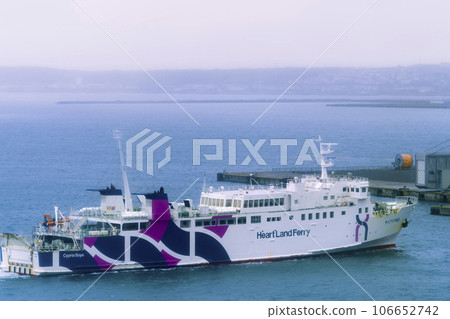 進入稚內港的渡輪 / 日本稚內市 106652742