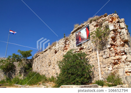 Dubrovnik, the world cultural heritage site of Croatia and the pearl of the Adriatic, an imperial fortress with scars from the conflict on the summit of Mt. Srd Dubrovnik, the world cultural heritage site of Croatia and the pearl of the Adriatic, an imperial fortress with scars from the conflict on the summit of Mt. Srd 106652794