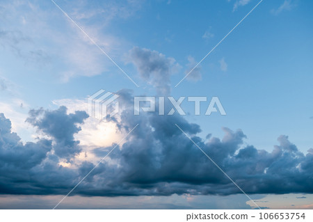 夏日藍天升起的黑雲a-3淺色調 106653754