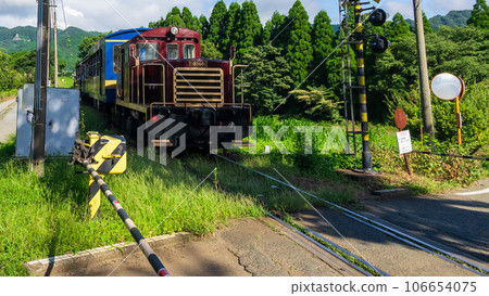 平交道口和無軌電車場景（成為廣告中熱門話題的車站大樓）【三春台站】“南阿蘇鐵道全線開通” 106654075
