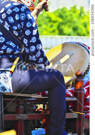 Takasaki City Takasaki Festival People riding on floats and beating drums 106654366