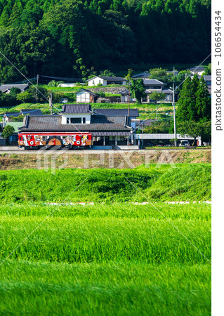 Scenery around the station building and the Sunny [Aso Shimoda Castle Fureai Onsen Station] ``Minami Aso Railway all lines open'' 106654434