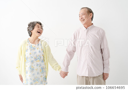 好朋友 年長夫婦手牽著手 106654695