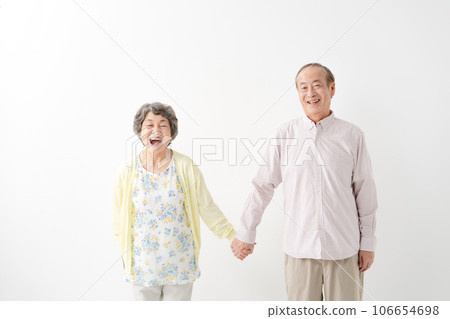 好朋友 年長夫婦手牽著手 106654698