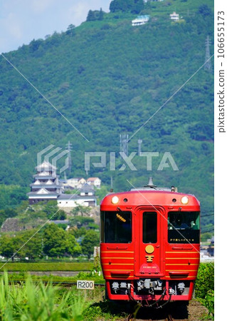 The story of the limited express Iyonada bound for Yawatahama with Ozu Castle in the background The story of the limited express Iyonada bound for Yawatahama with Ozu Castle in the background 106655173