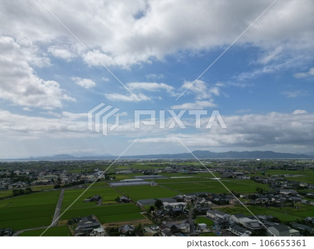 【無人機】夏日藍天、田園風光、遠山 106655361