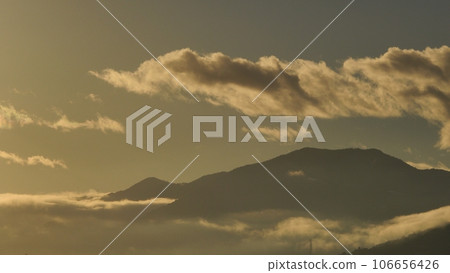 Silhouette of a sea of clouds and Kishu Fuji illuminated by the early autumn morning sun, telephoto, 230905am 106656426
