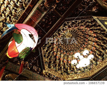 Raohe Street Night Market and Songshan Ciyou Temple 106657139
