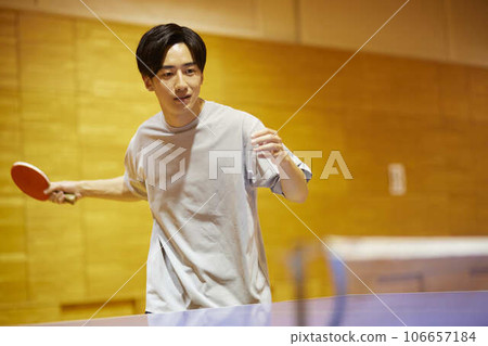 參加乒乓球社活動的男生 參加乒乓球社活動的男生 106657184