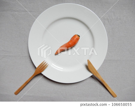 Carrots on a plate and bamboo cutlery Carrots on a plate and bamboo cutlery 106658055