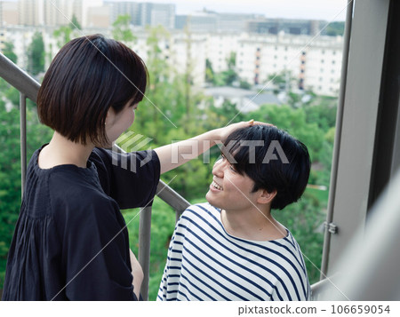 couple's daily life 106659054