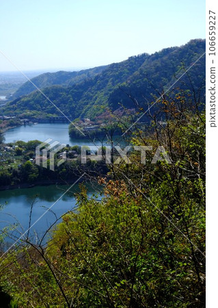 Lake Tsukui seen from the mountain [Tsukui, Sagamihara City, April] 106659227