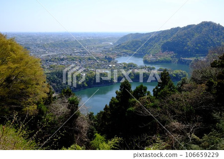 Lake Tsukui seen from the mountain [Tsukui, Sagamihara City, April] 106659229