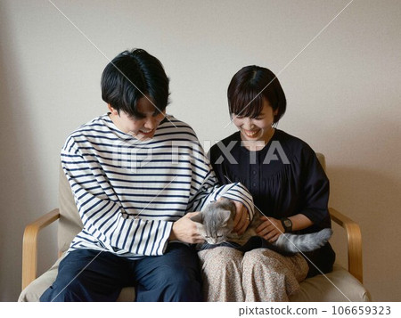 情侶和貓 106659323