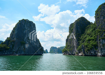 Vietnam Halong Bay 106659556