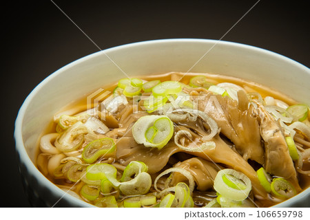 Udon with bean paste filled with mushrooms that you will want to eat in autumn 106659798