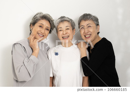 資深女性朋友、白髮女性朋友 106660185