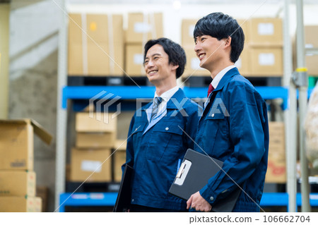 Businessman in work clothes working in a distribution center 106662704