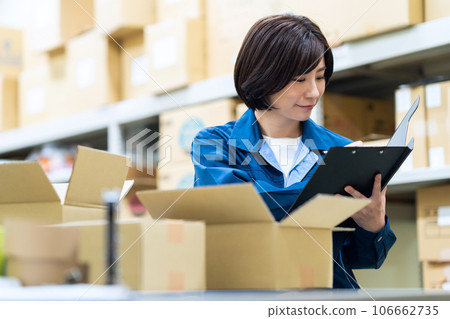 Young female worker working in a warehouse 106662735