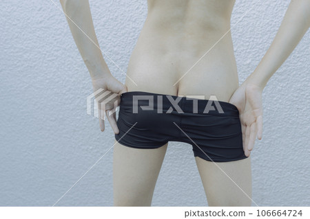 Rear view of a man in black boxer shorts 106664724