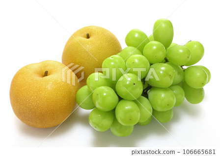 Toyomizu pear and Shine Muscat 106665681