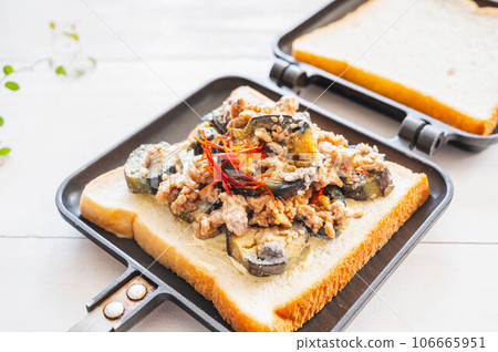 Eggplant meat miso hot sandwich 106665951