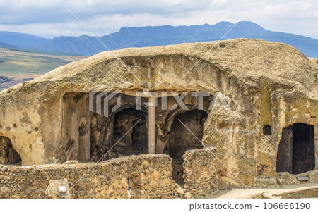 Entrance to ancient house in cave town Uplistsikhe Entrance to ancient house in cave town Uplistsikhe 106668190